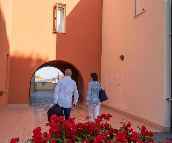 Aparthotel Marina Salivoli 4*
