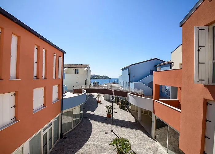 Marina Salivoli Aparthotel 4*